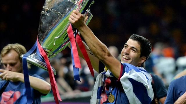 luis suarez champions league trophy