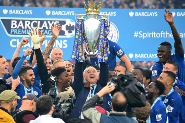 Leicester-City-lift-the-Premier-League-trophy